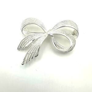 Napier Bow Brooch Pin SIlver tone Festive Vintage Retro fashion costume jewelry